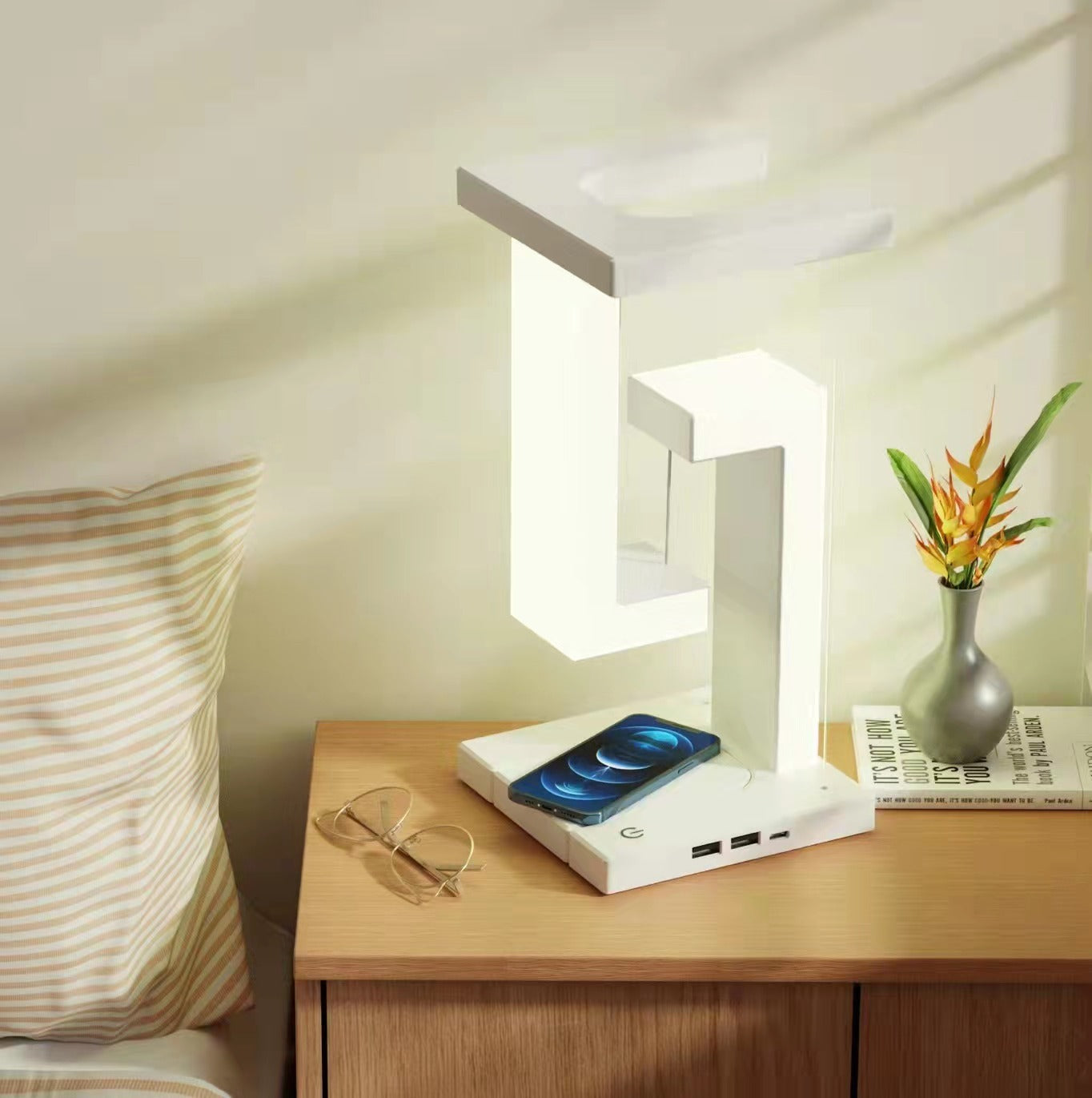 Magnetic Levitation Wireless Charging Lamp